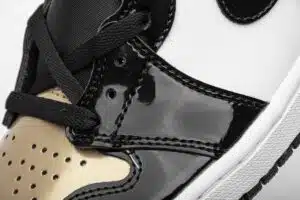  AIR JORDAN 1 RETRO HIGH OG NRG 'GOLD TOP 3' - immagine 2