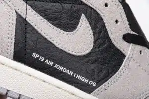 AIR JORDAN 1 RETRO HIGH OG 'GRIGIO NEUTRO'  - immagine 7