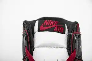 AIR JORDAN 1 RETRO HIGH OG 'BLOODLINE'  - immagine 4