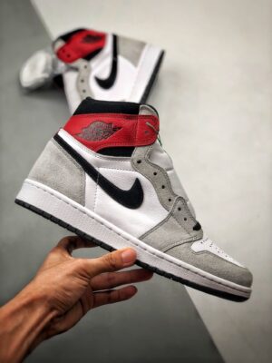 AIR JORDAN 1 RETRO HIGH OG 'GRIGIO FUMO'  - immagine 2