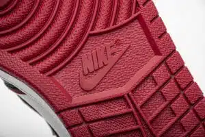 AIR JORDAN 1 RETRO HIGH OG 'BLOODLINE'  - immagine 3
