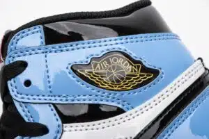 AIR JORDAN 1 RETRO HIGH OG 'FEARLESS'  - immagine 2