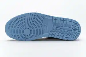 AIR JORDAN 1 RETRO HIGH OG 'BLUE CHILL'  - immagine 2