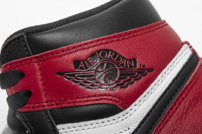 AIR JORDAN 1 RETRO HIGH REPLICA 'SATIN BLACK TOE' - immagine 7