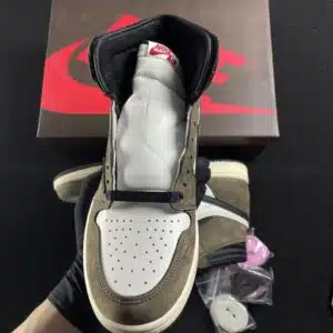 AIR JORDAN RETRO 1  TRAVIS SCOTT - immagine 5