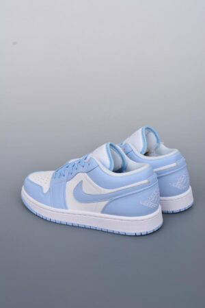  JORDAN 1 LOW WHITE 'ICE BLUE' - immagine 3