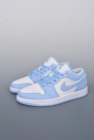  JORDAN 1 LOW WHITE 'ICE BLUE' - immagine 4