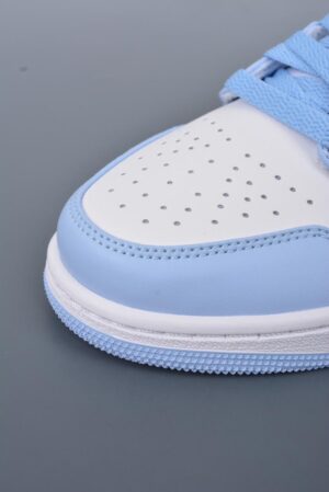  JORDAN 1 LOW WHITE 'ICE BLUE' - immagine 7