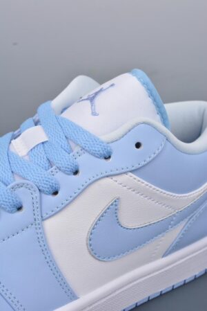  JORDAN 1 LOW WHITE 'ICE BLUE' - immagine 8