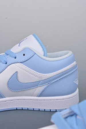  JORDAN 1 LOW WHITE 'ICE BLUE' - immagine 9