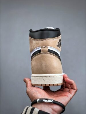 AIR JORDAN 1 RETRO HIGH 'LATTE' REPLICA - immagine 4