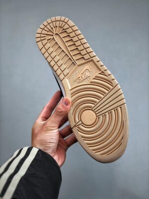 AIR JORDAN 1 RETRO HIGH 'LATTE' REPLICA - immagine 3