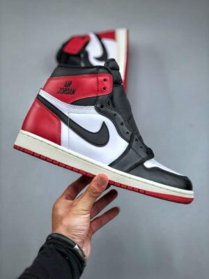 JORDAN 1 RETRO HIGH OG ‘BLACK TOE’ REIMAGINED  - immagine 7