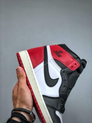 JORDAN 1 RETRO HIGH OG ‘BLACK TOE’ REIMAGINED  - immagine 5