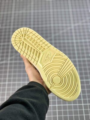 REPLICA JORDAN 1 RETRO HIGH OG 'CRAFT VIBRATIONS OF NAIJA' - immagine 4