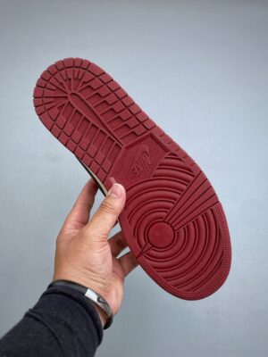 JORDAN 1 RETRO HIGH OG 'LOVE LETTER' - immagine 3
