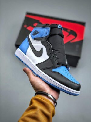 JORDAN 1 RETRO HIGH OG 'UNC TOE'  - immagine 10
