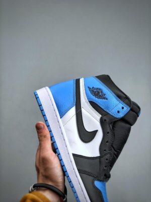 JORDAN 1 RETRO HIGH OG 'UNC TOE'  - immagine 5