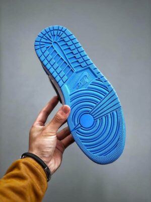 JORDAN 1 RETRO HIGH OG 'UNC TOE'  - immagine 3