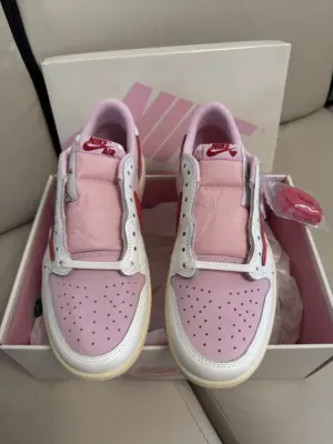 JORDAN 1 RETRO LOW OG SP TRAVIS SCOTT SAIL ‘TROPICAL PINK’ - immagine 4