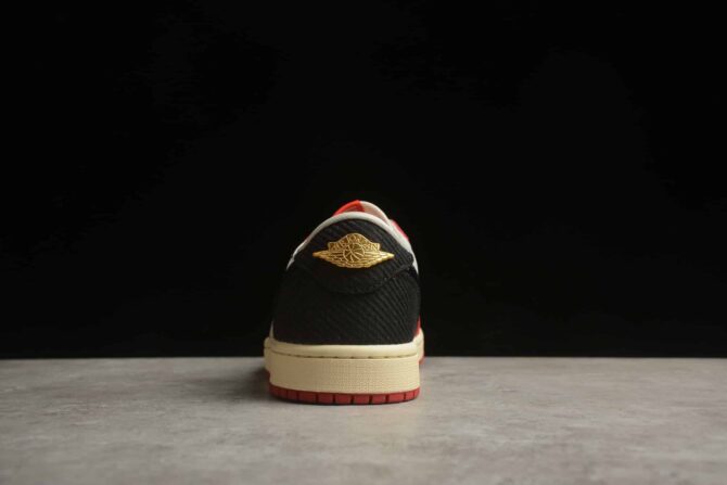 JORDAN 1 RETRO LOW 'TROPHY ROOM AWAY' REPLICA - immagine 3