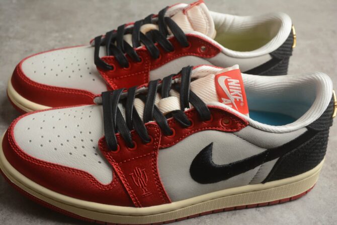 JORDAN 1 RETRO LOW 'TROPHY ROOM AWAY' REPLICA - immagine 2