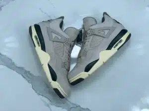 JORDAN 4 RETRO A MA MANIÉRE ‘WHILE YOU WERE SLEEPING’ REPLICA - immagine 4