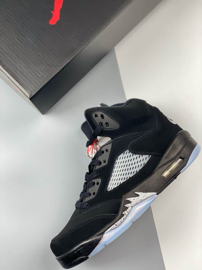 REPLICA JORDAN 5 RETRO 'BLACK METALLIC' REIMAGINED - immagine 8