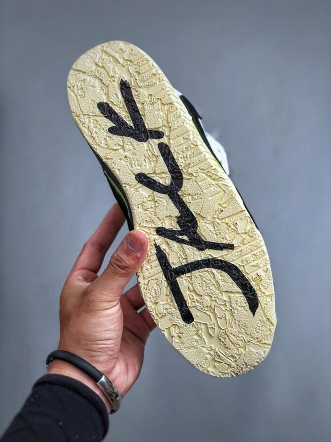 TRAVIS SCOTT X JUMPMAN 'BRIGHT CACTUS' REPLICA - immagine 3