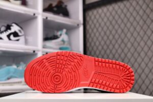 JORDAN RETRO 1 LOW GOLF 'CHICAGO' REPLICA - immagine 2
