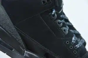  JORDAN RETRO 3 'BLACK CAT' (2025) - immagine 3