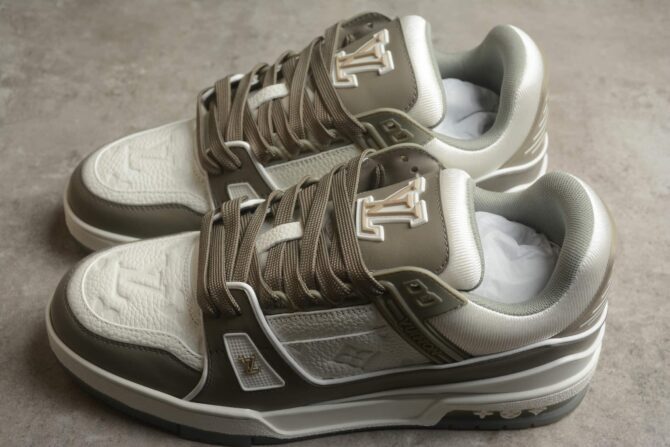 REPLICA LOUIS VUITTON LV TRAINER 'GRIGIE E BIANCHE' - immagine 2