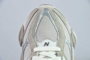 NEW BALANCE 9060 MOONBEAM 'SILVER METALLIC' DRIFTWOOD - immagine 4