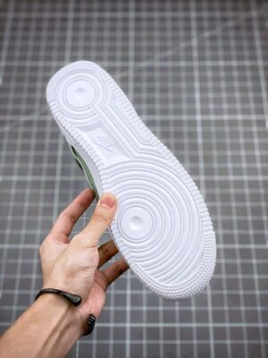 AIR FORCE 1 LOW '07 LV8 DOUBLE SWOOSH 'OLIVE GOLD BLACK' REPLICA - immagine 4