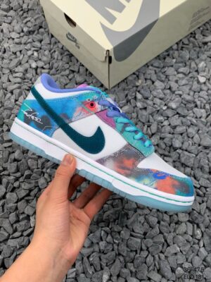  SB DUNK LOW FUTURA LABORATORIES 'BLEACHED AQUA' - immagine 9