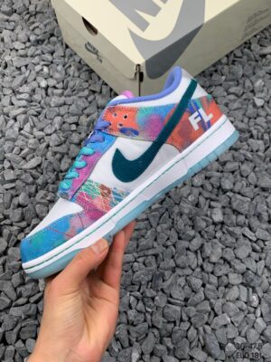  SB DUNK LOW FUTURA LABORATORIES 'BLEACHED AQUA' - immagine 7