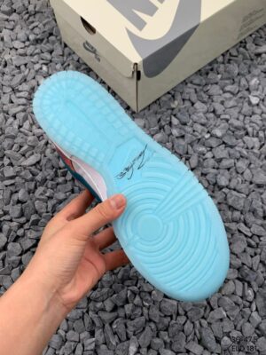  SB DUNK LOW FUTURA LABORATORIES 'BLEACHED AQUA' - immagine 5