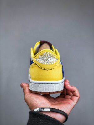 TRAVIS SCOTT X JORDAN RETRO 1 LOW 'CANARY'  - immagine 4