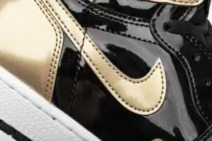  AIR JORDAN 1 RETRO HIGH OG NRG 'GOLD TOP 3' - immagine 4