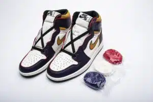 AIR JORDAN RETRO 1 LAKERS  'LA TO CHICAGO' - immagine 7