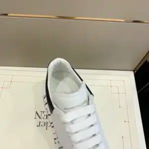  ALEXANDER MCQUEEN LOGO BIANCO E NERO - immagine 3