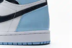 AIR JORDAN 1 RETRO HIGH OG 'BLUE CHILL'  - immagine 4
