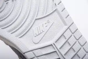 AIR JORDAN 1 RETRO HIGH OG 'GRIGIO NEUTRO'  - immagine 3