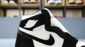  AIR JORDAN 1 RETRO HIGH OG 'TWIST' - immagine 3